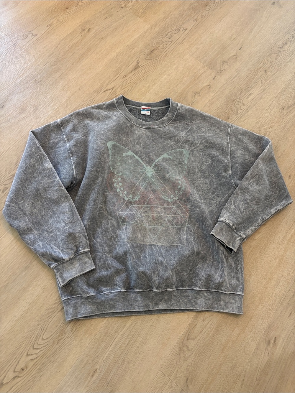 -Junk Food TEES Ladies Sweatshirt with Butterfly Print size Medium like new FALL